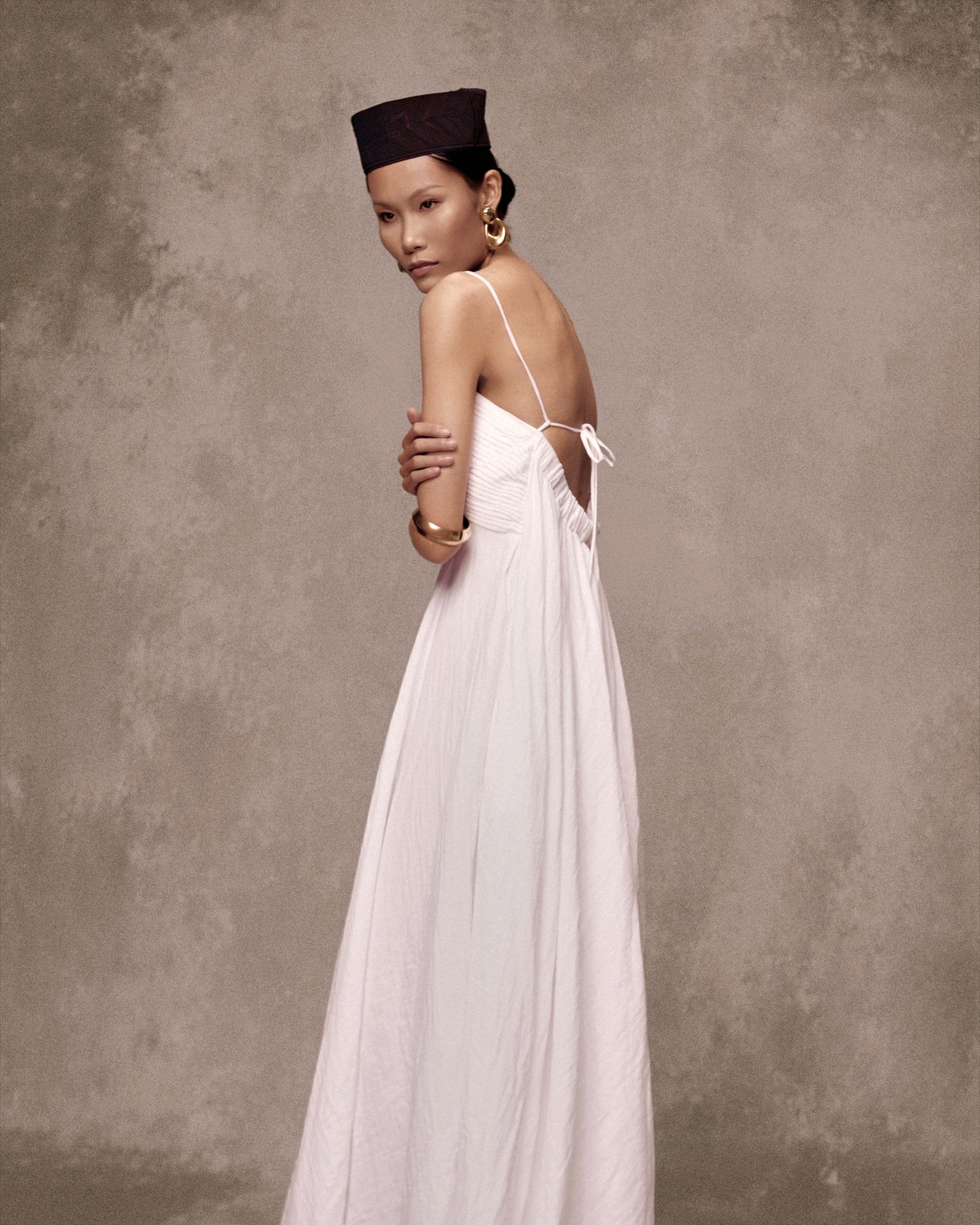 Bạch Đằng Muslin Gown AN HERITAGE ASTOUD