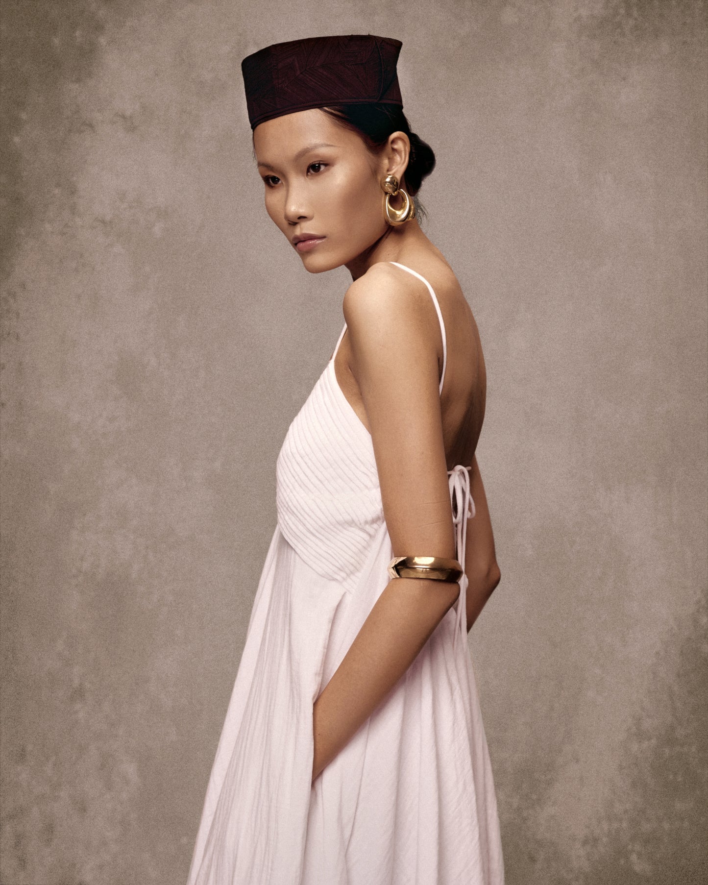 Bạch Đằng Muslin Gown AN HERITAGE ASTOUD